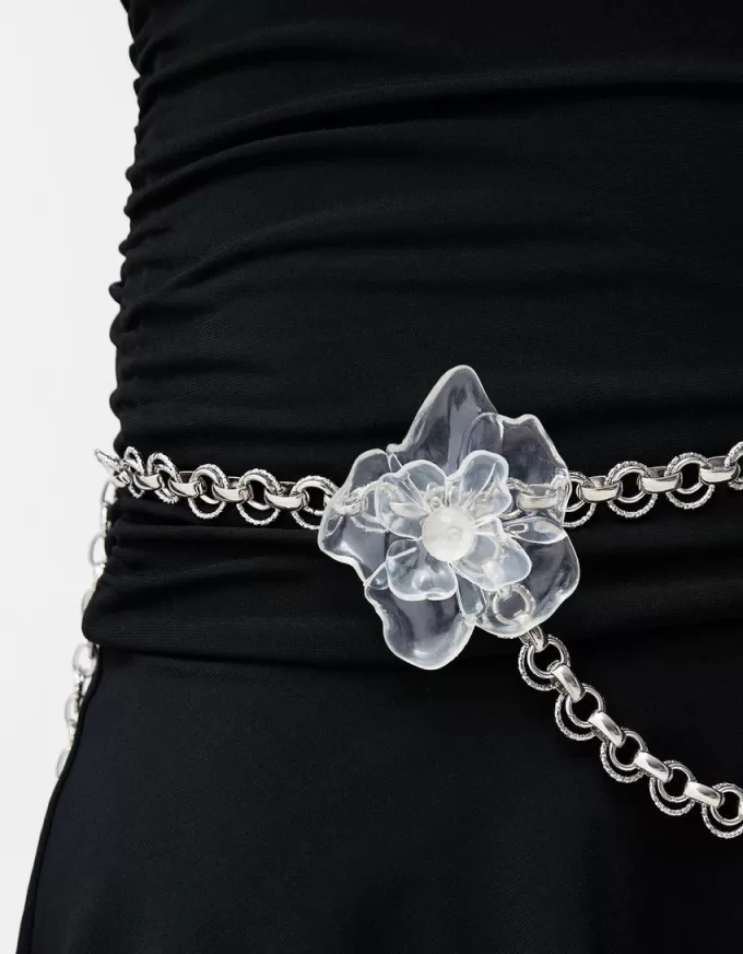 Kedjebälte med genomskinliga blommor Kedjebälte med genomskinliga blommor