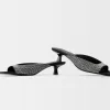 Klackade mulesandaler med strassdetaljer Klackade mulesandaler med strassdetaljer