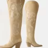 Knähöga cowboystövlar med hög klack Knähöga cowboystövlar med hög klack