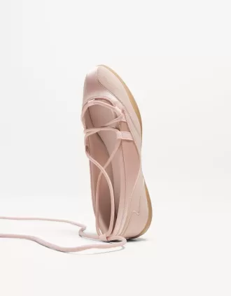 Knytna sportiga ballerinor
