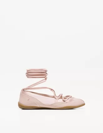 Knytna sportiga ballerinor