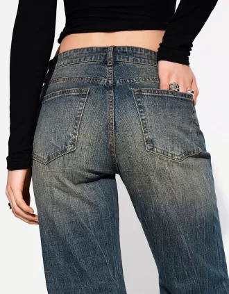 Komforta utsvängda jeans