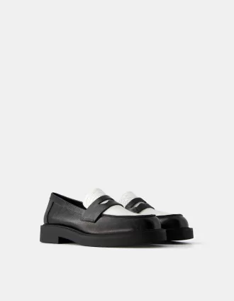 Kontrasterande loafers