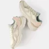 Kontrasterande sneakers med meshdetalj Kontrasterande sneakers med meshdetalj