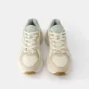 Kontrasterande sneakers med meshdetalj Kontrasterande sneakers med meshdetalj