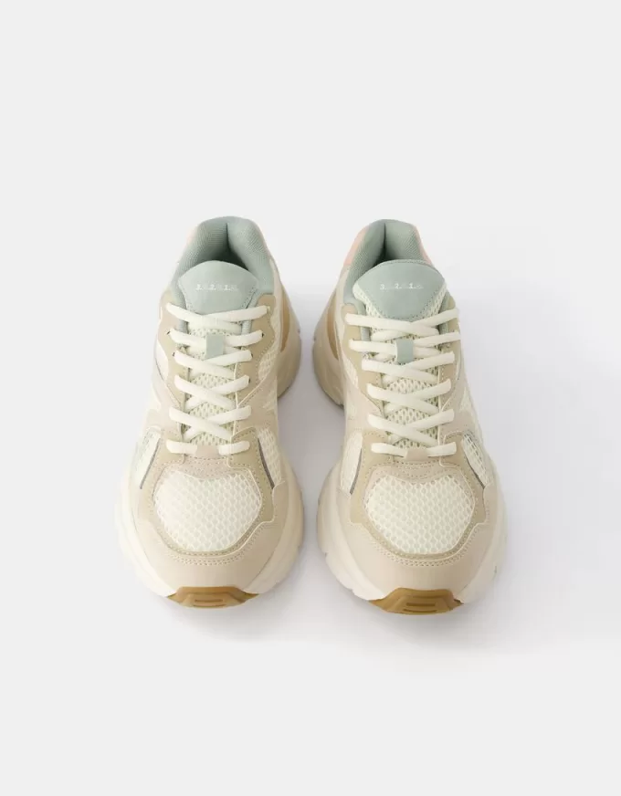 Kontrasterande sneakers med meshdetalj Kontrasterande sneakers med meshdetalj