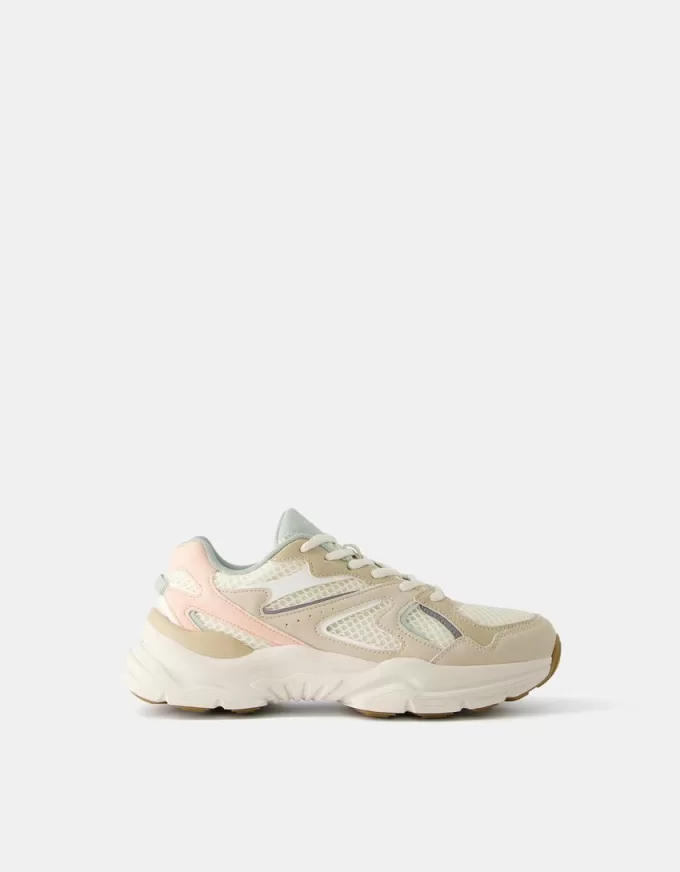 Kontrasterande sneakers med meshdetalj Kontrasterande sneakers med meshdetalj