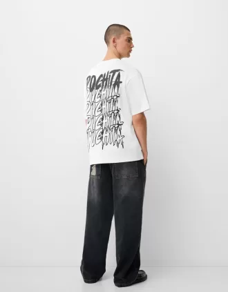 Kortärmad T-shirt för man med motorsåg