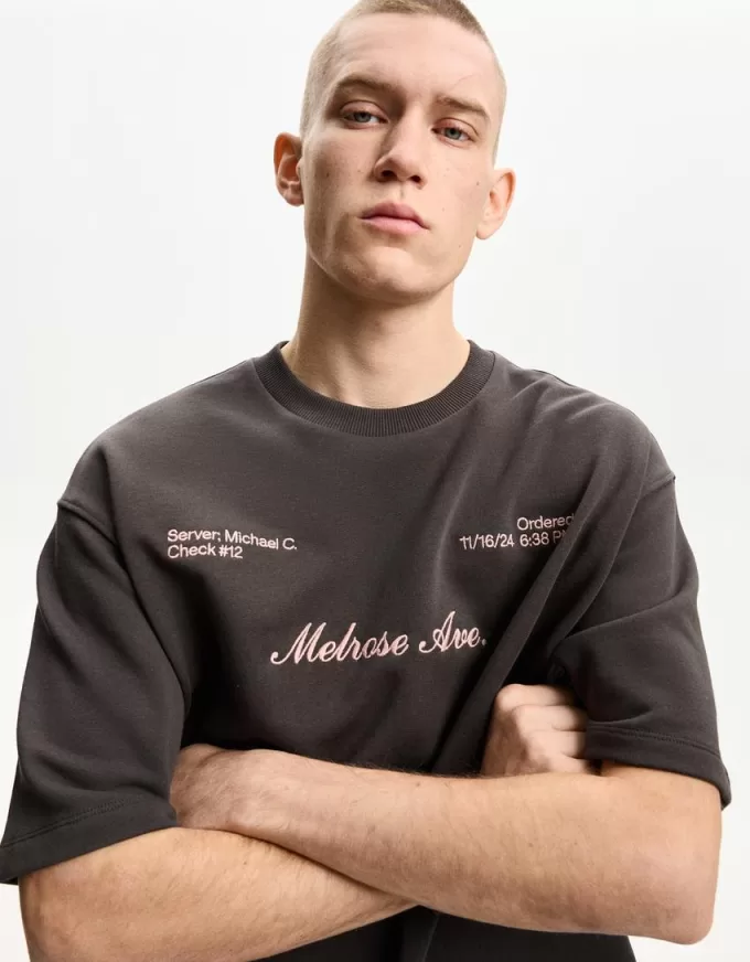 Kortärmad T-shirt med broderi Kortärmad T-shirt med broderi