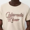 Kortärmad T-shirt med kontrasterande ribbad kant Kortärmad T-shirt med kontrasterande ribbad kant
