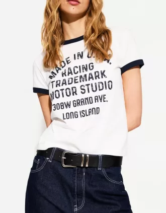 Kortärmad T-shirt med kontrasttryck
