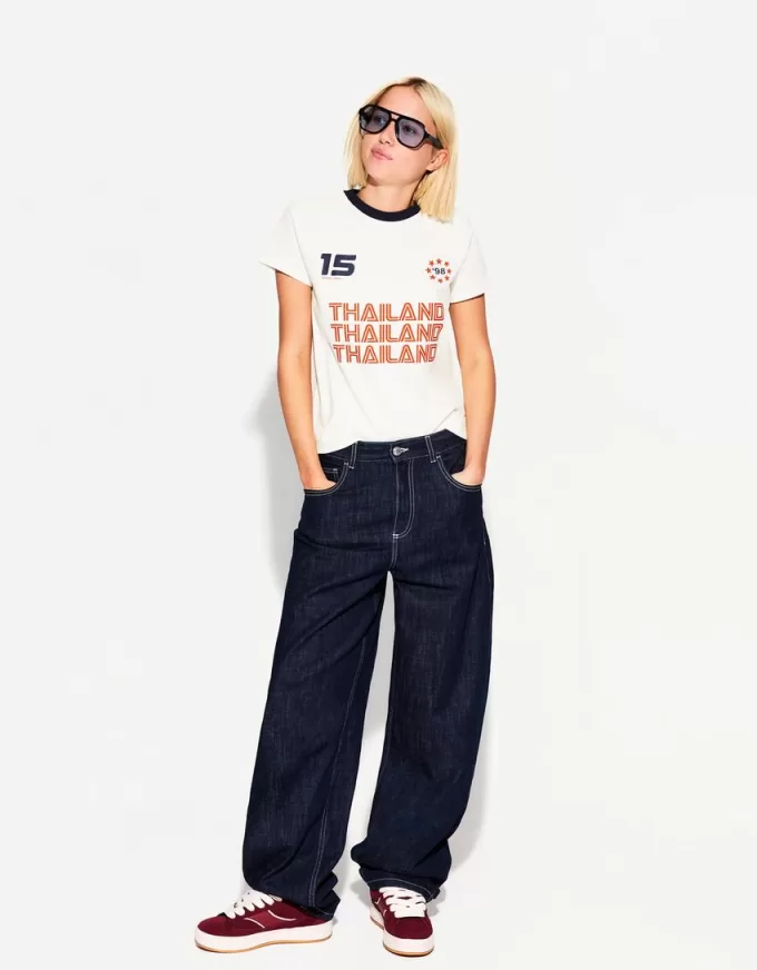 Kortärmad T-shirt med kontrasttryck