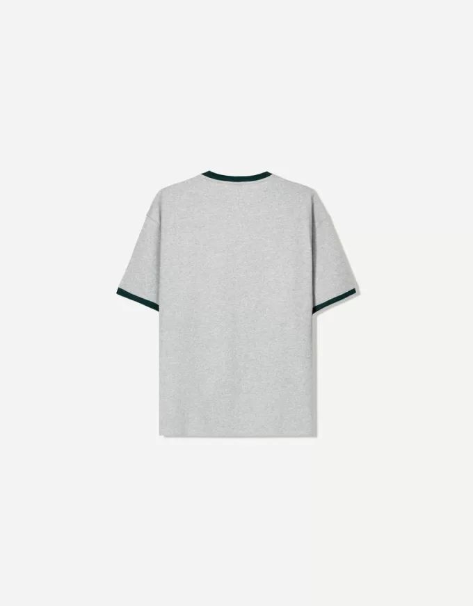 Kortärmad T-shirt med kontrasttryck Kortärmad T-shirt med kontrasttryck