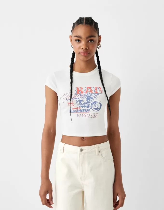 Kortärmad T-shirt med remmar bak