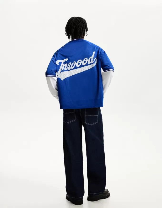 Kortärmad T-shirt med sportigt tryck i mesh Kortärmad T-shirt med sportigt tryck i mesh