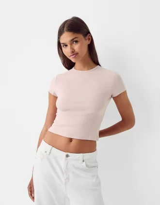 Kortärmad T-shirt med urringning
