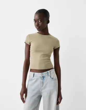 Kortärmad T-shirt med urringning