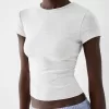Kortärmad T-shirt med urringning