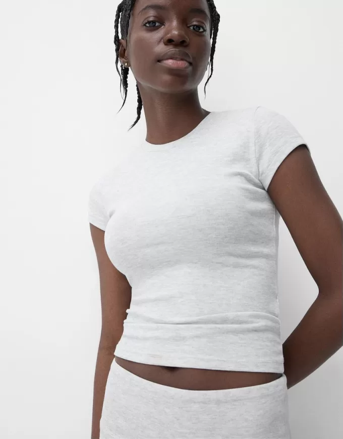Kortärmad T-shirt med urringning