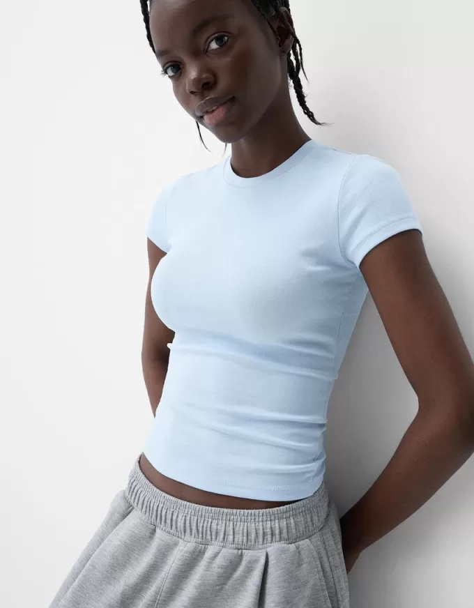 Kortärmad T-shirt med urringning