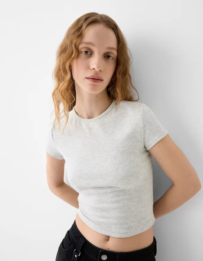 Kortärmad T-shirt med urringning