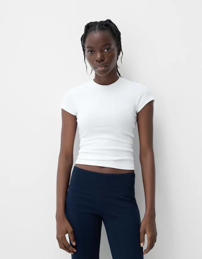 Kortärmad T-shirt med urringning