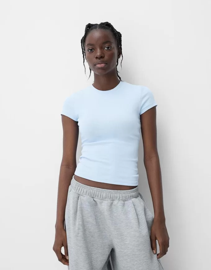 Kortärmad T-shirt med urringning