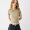 Kortärmad T-shirt med urringning