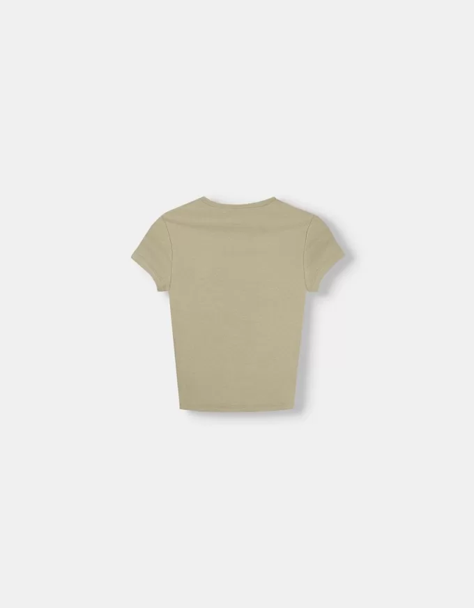 Kortärmad T-shirt med urringning Kortärmad T-shirt med urringning