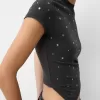 Kortärmad asymmetrisk T-shirt med nitar Kortärmad asymmetrisk T-shirt med nitar