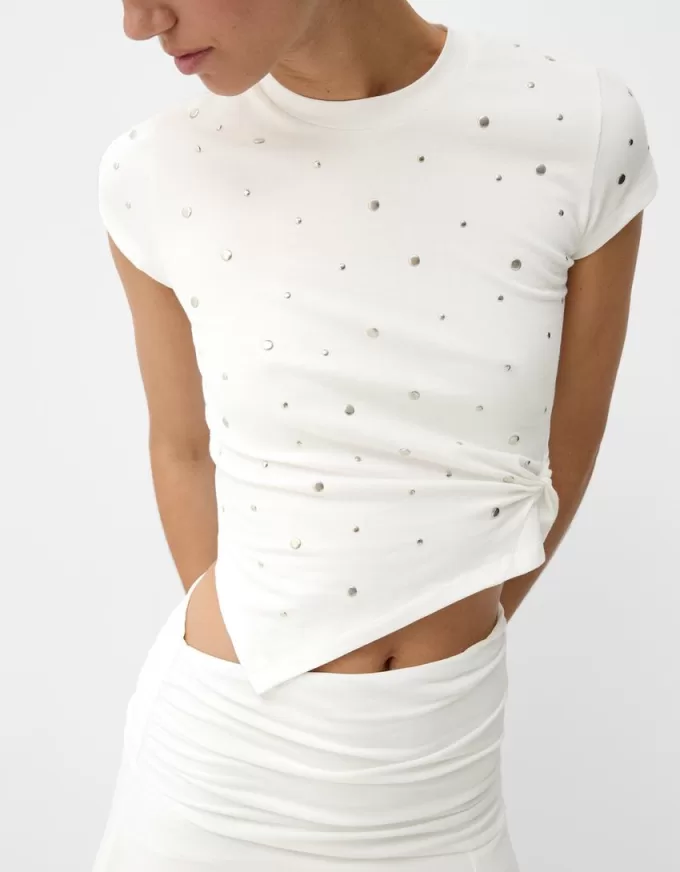 Kortärmad asymmetrisk T-shirt med nitar