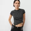Kortärmad asymmetrisk T-shirt med nitar Kortärmad asymmetrisk T-shirt med nitar