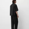 Kortärmad boxy fit korsad skjorta med spänne Kortärmad boxy fit korsad skjorta med spänne
