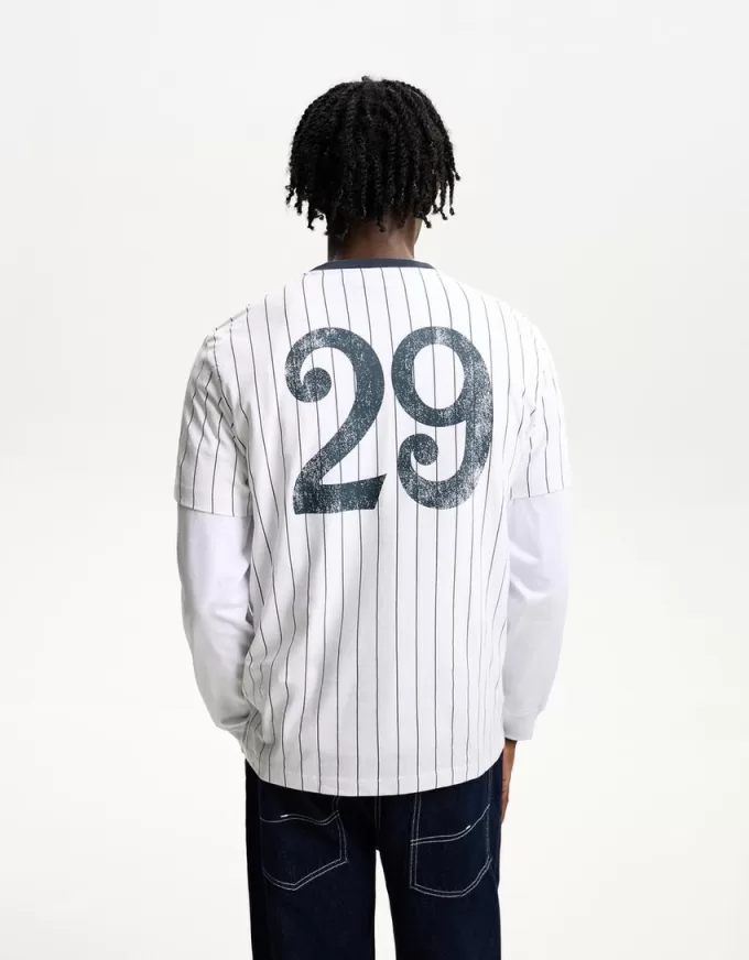 Kortärmad randig T-shirt med sportigt tryck Kortärmad randig T-shirt med sportigt tryck