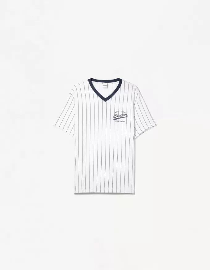 Kortärmad randig T-shirt med sportigt tryck Kortärmad randig T-shirt med sportigt tryck