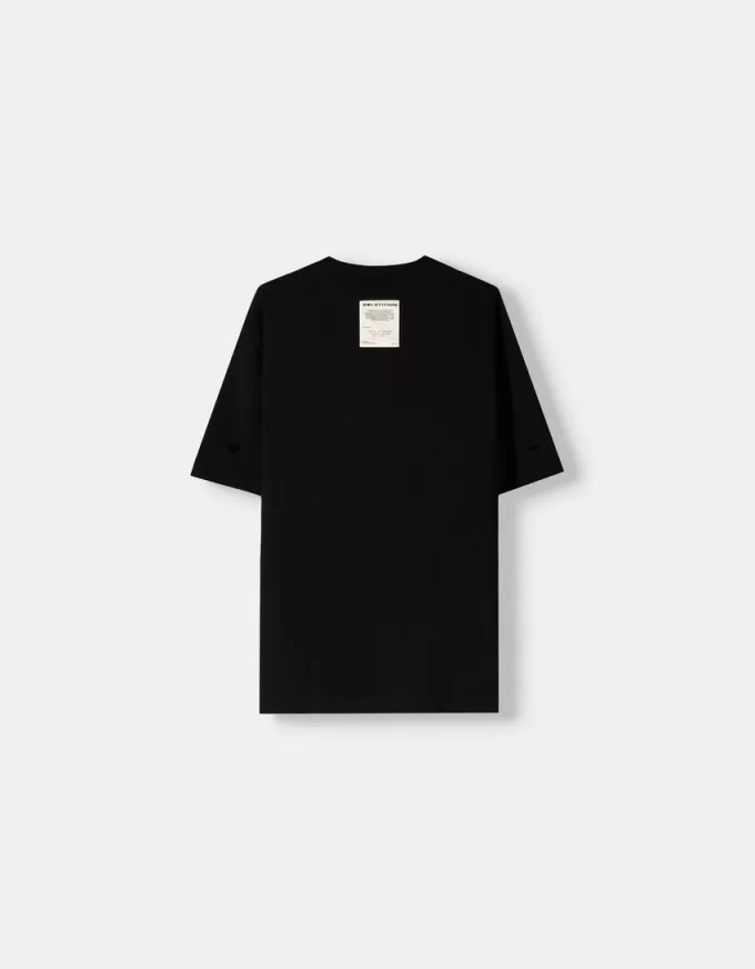 Kortärmad t-shirt i tjock tyg med sömmar Kortärmad t-shirt i tjock tyg med sömmar