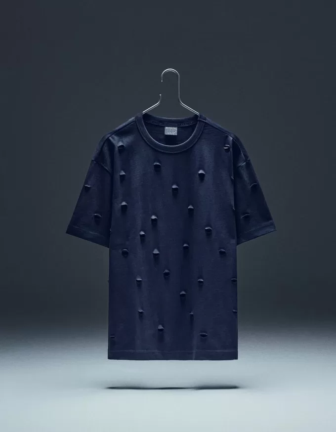 Kortärmad t-shirt i tjock tyg med sömmar Kortärmad t-shirt i tjock tyg med sömmar