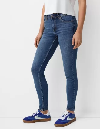 Låg midja jeans med smal passform