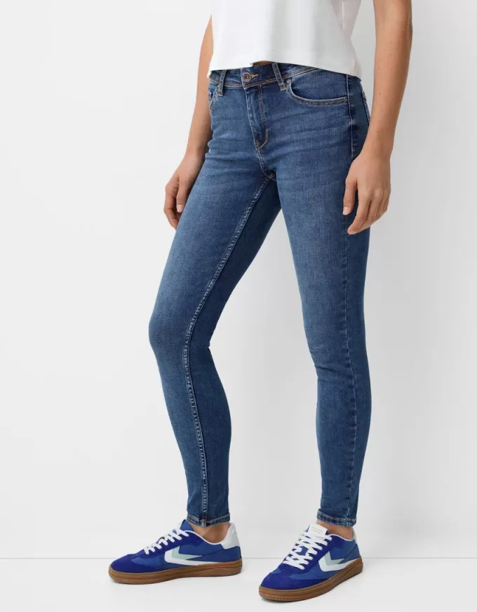 Låg midja jeans med smal passform Låg midja jeans med smal passform