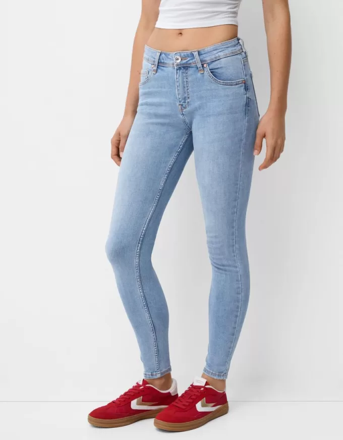 Låg midja jeans med smal passform Låg midja jeans med smal passform