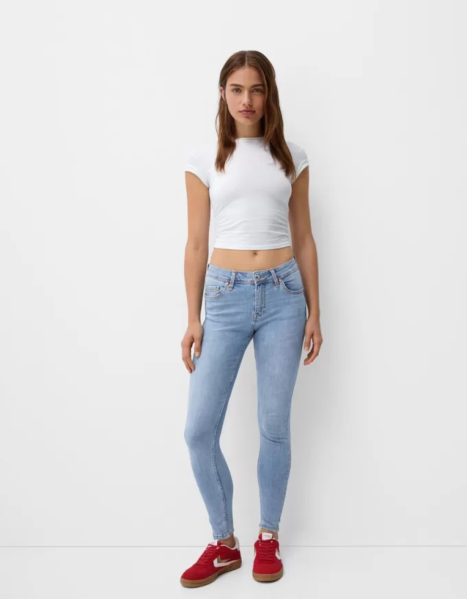 Låg midja jeans med smal passform Låg midja jeans med smal passform