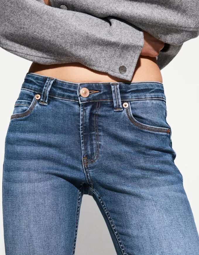 Låg midja jeans med smal passform Låg midja jeans med smal passform
