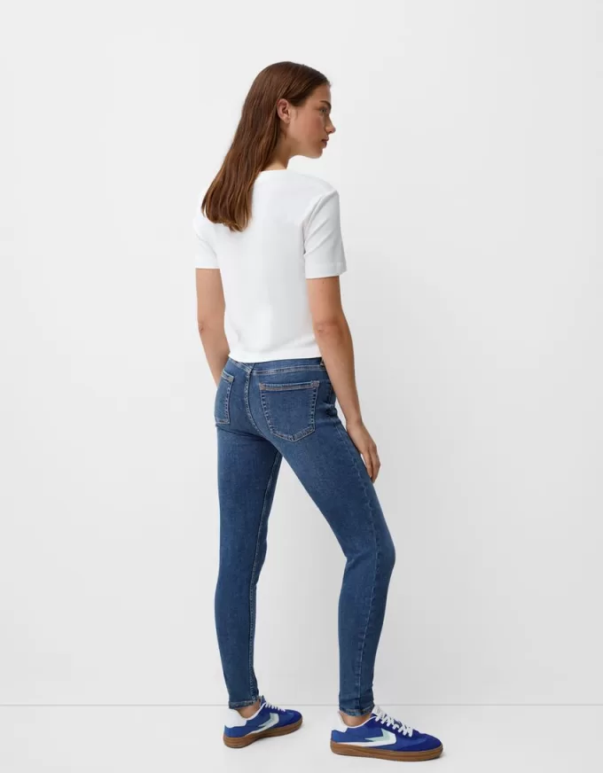 Låg midja jeans med smal passform Låg midja jeans med smal passform