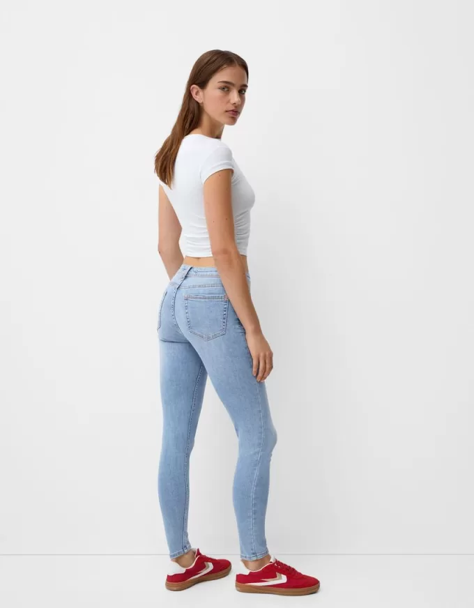Låg midja jeans med smal passform Låg midja jeans med smal passform