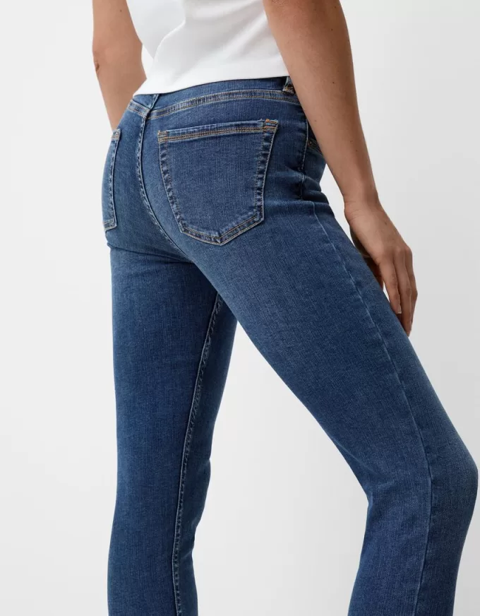 Låg midja jeans med smal passform Låg midja jeans med smal passform