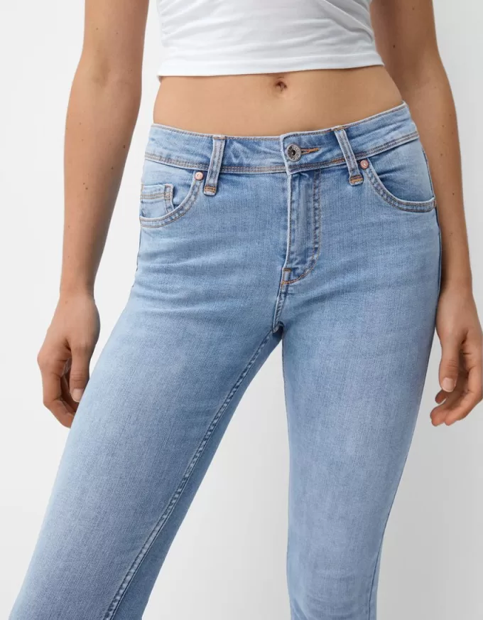 Låg midja jeans med smal passform Låg midja jeans med smal passform