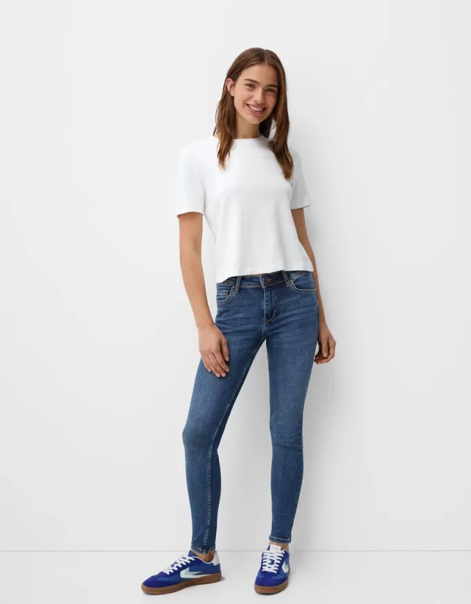 Låg midja jeans med smal passform Låg midja jeans med smal passform