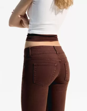 Lågmodiga bootcut-jeans