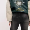 Lågmodiga bootcut-jeans