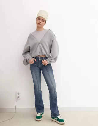 Lågmodiga bootcut-jeans